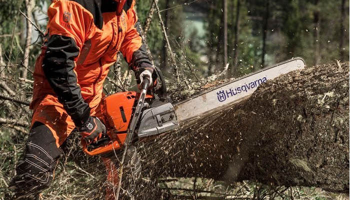 What Is The Easiest Chainsaw To Use